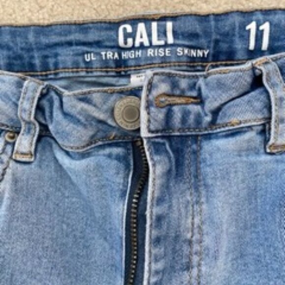 Cali Jeans - Picture 6 of 6